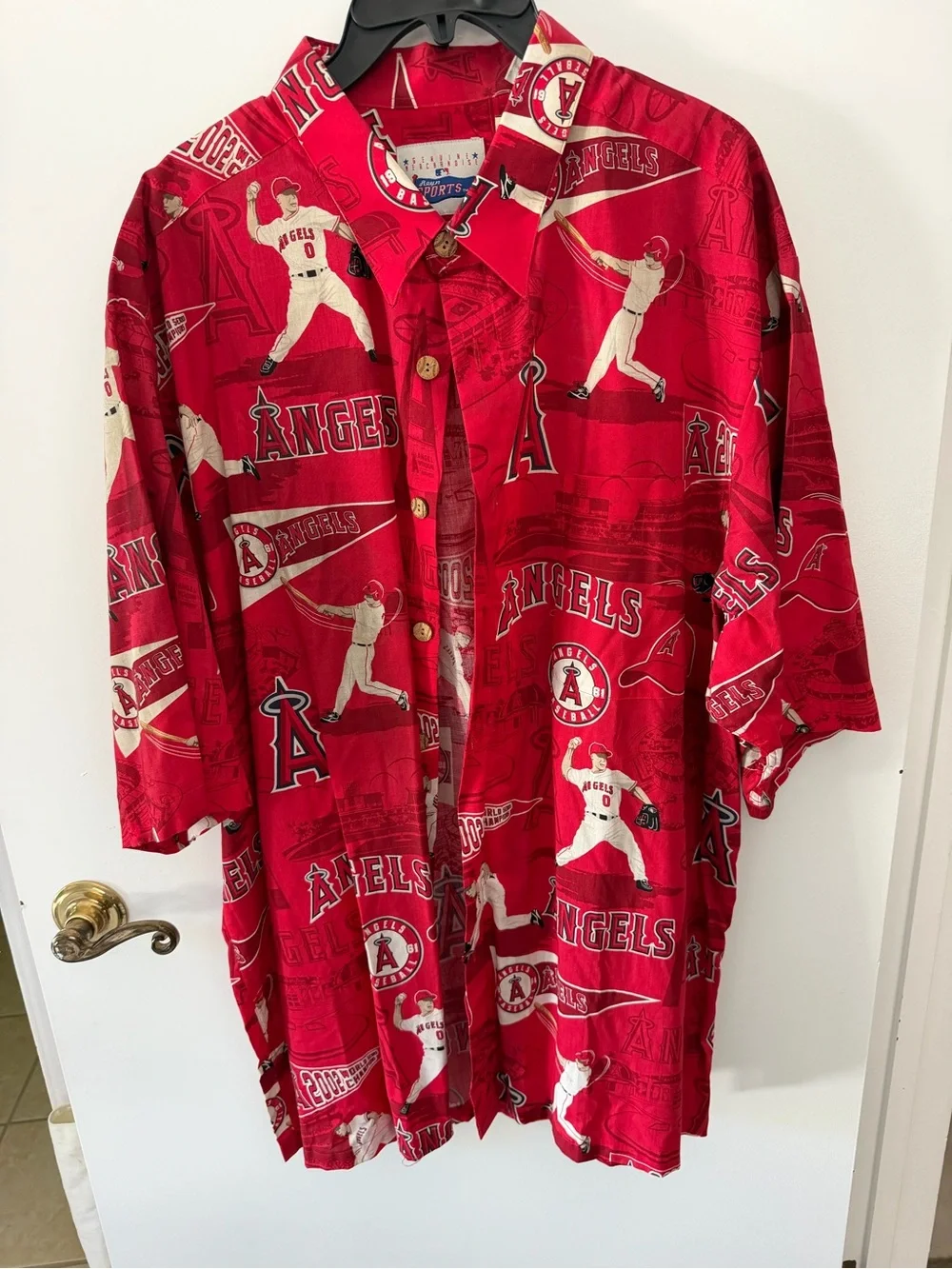 Genuine Merchandise Los Angeles Angels Red Graphic Button-Up Shirt